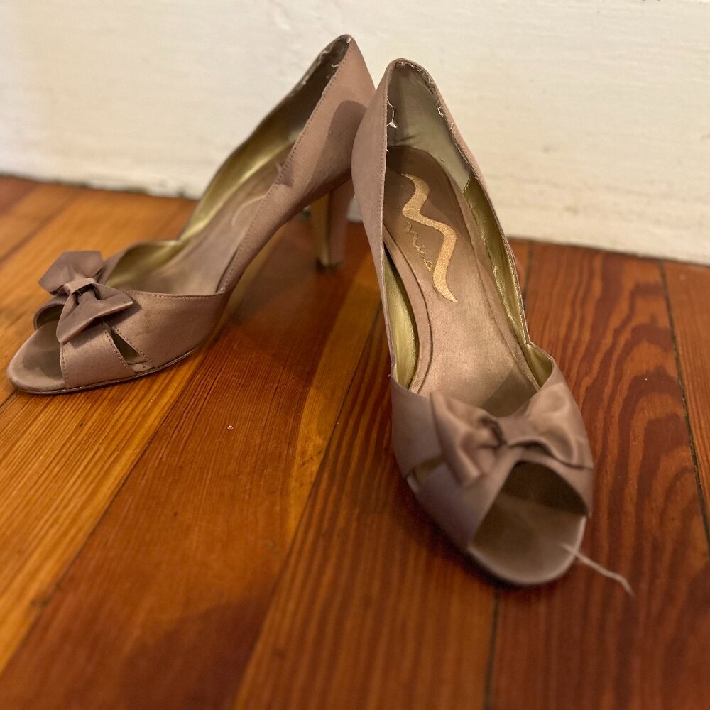 Nina satin cocktail peep toe pump, size 8